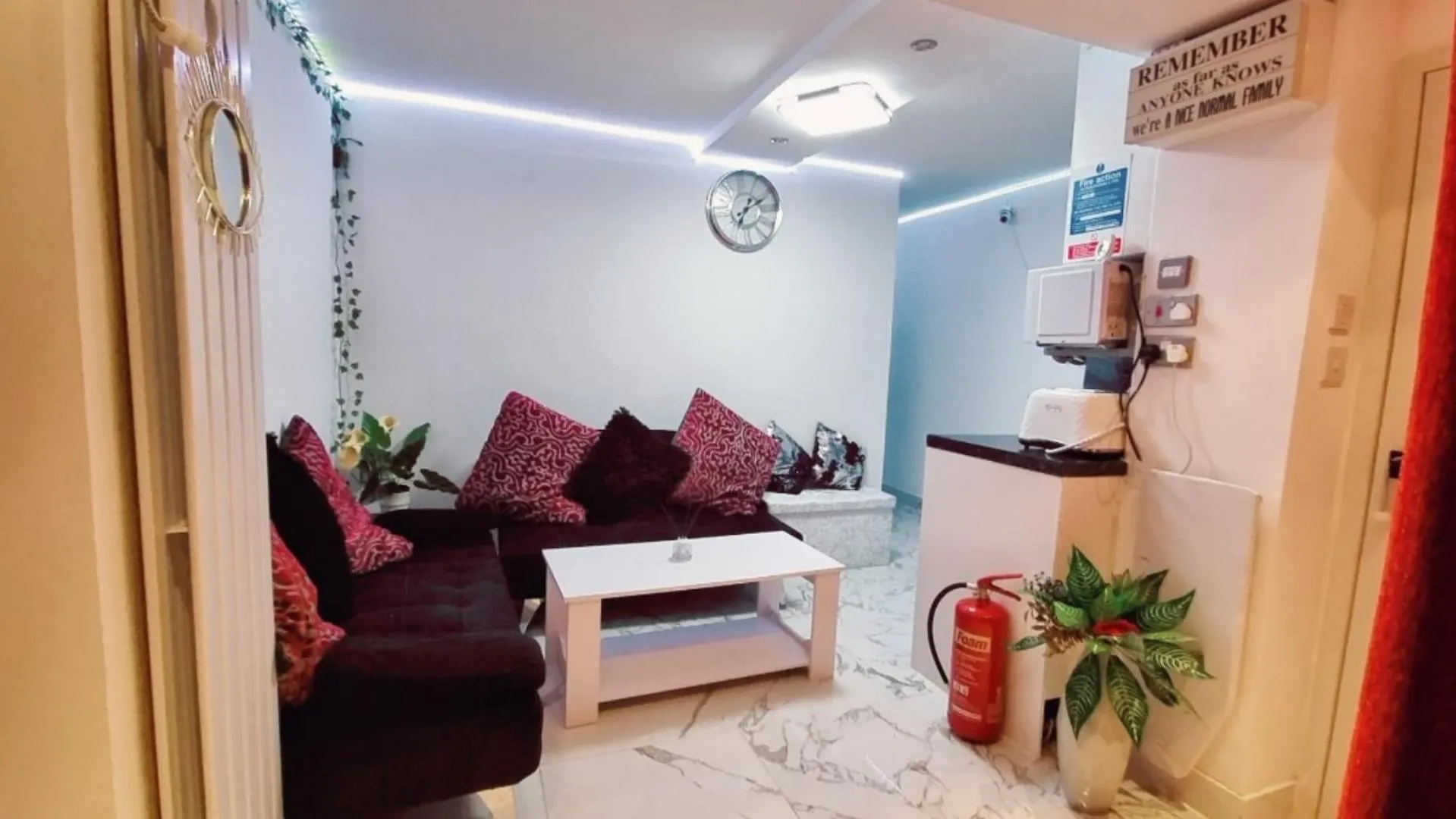Entire-2 Bedroom Apartment With Driveway,1Free Parking Nottingham