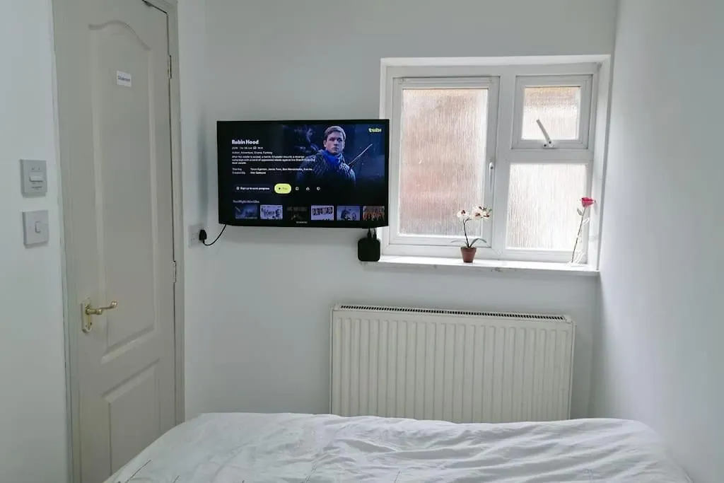 Entire-2 Bedroom Apartment With Driveway,1Free Parking Nottingham