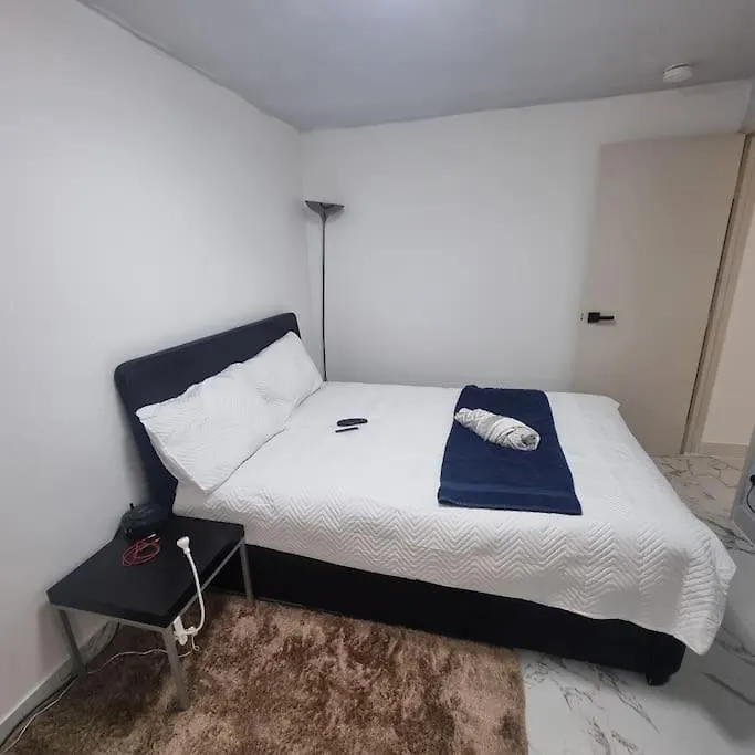 Entire-2 Bedroom Apartment With Driveway,1Free Parking Nottingham