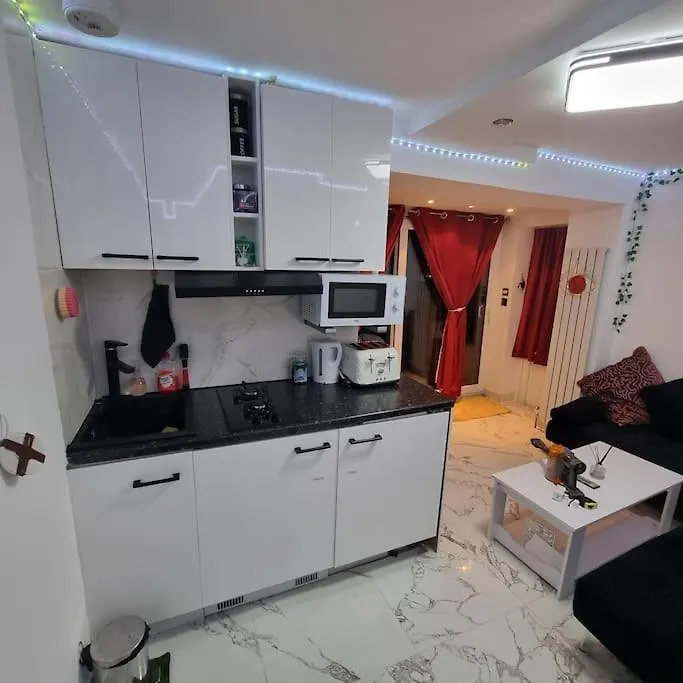 Entire-2 Bedroom Apartment With Driveway,1Free Parking Nottingham Velká Británie